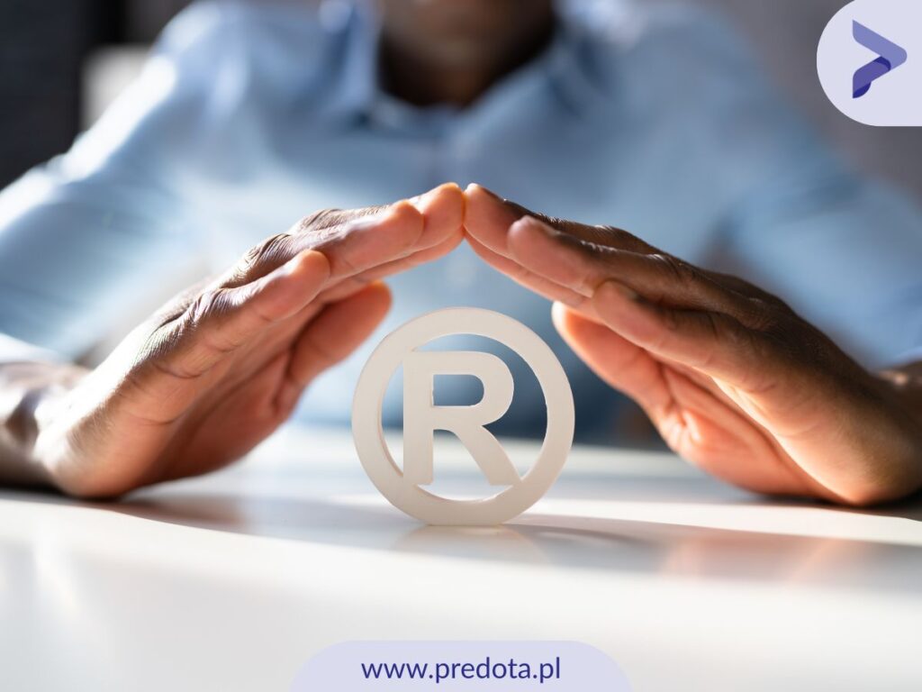 Litera R w kółku chroniona przez dłonie - ilustracja do wpisu o tym dlaczego warto zarejestrować znak towarowy.