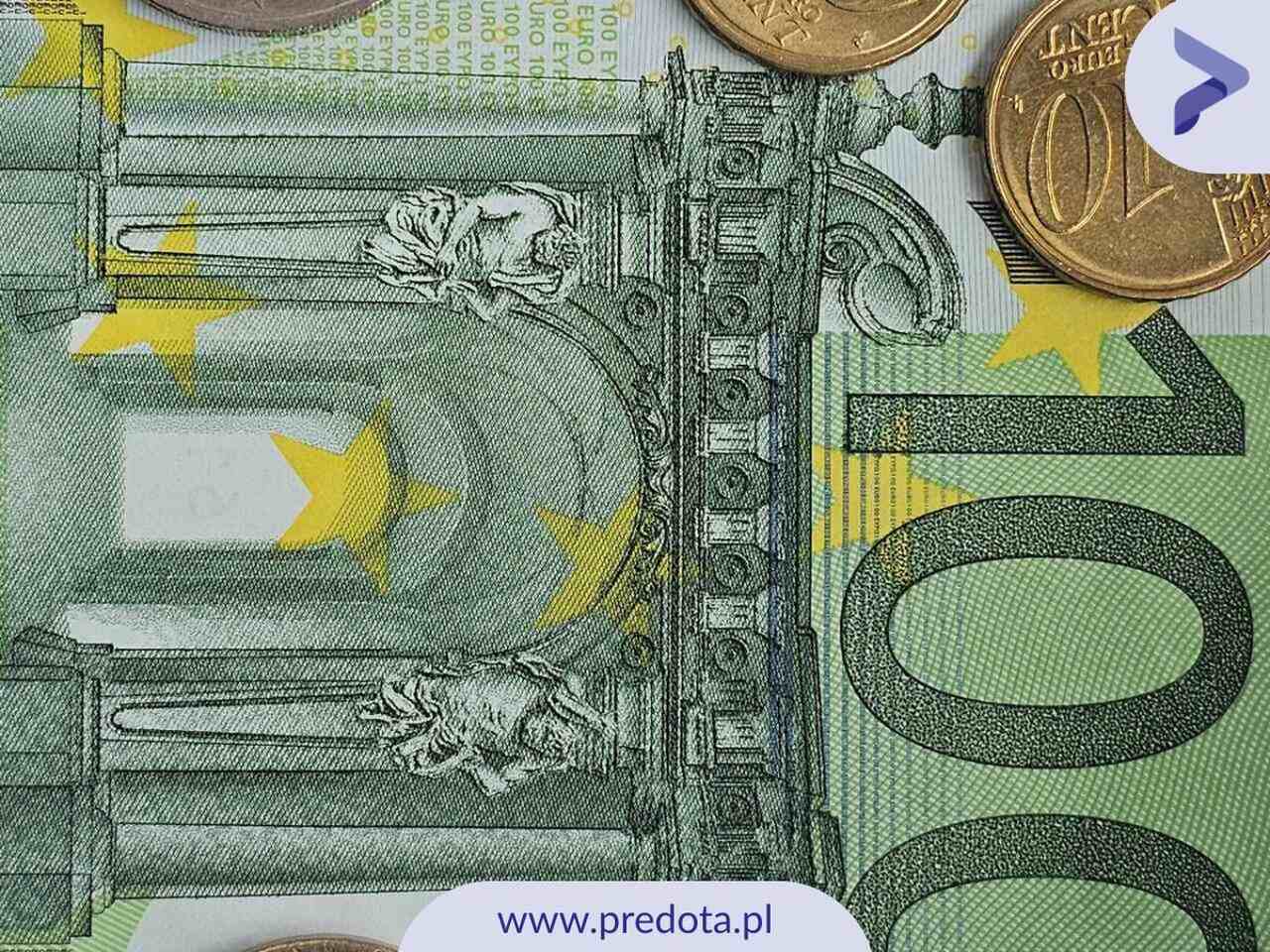 Banknot 100 euro i eurocenty - zdjęcie wyróżniające do artykułu o tym co to jest audyt własności intelektualnej.