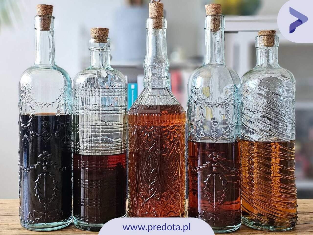 Butelki szklane - przykładowa ilustracja do artykułu o tym co to jest wzór przemysłowy.