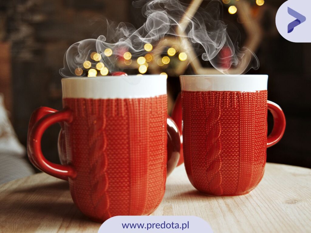 Kubki świąteczne w sweterku - wizualizacja do artykułu o tym ile kosztuje wzór przemysłowy.